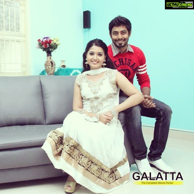 Sandra Amy Instagram - dharani with aari photoshoot :-)