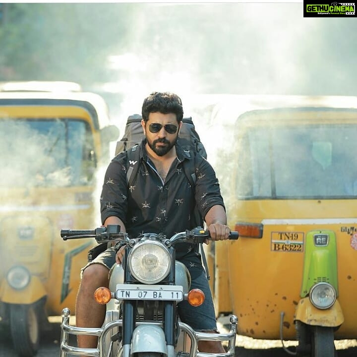 Sandra Amy Instagram - DINESHAN ON ACTION 🔥🔥🔥🔥 #loveactiondrama# nivin 😍😍 cnt wait fr sep to watch ths movie 😍😍😍