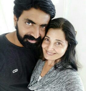 Sandra Amy Instagram - Lets start #faceappchallenge😅😂 Quite shocking my picsfr me 😂😂😂
I challenge @prajinpadmanabhan 
@brittoguru 
@vj_andrewsmaapu 
@kaajal_pasupathi (machi unaku dan strong  challenge😂😂😂)
@vjpappu
@i_anandanrajan (da ne illandu enthu aagosham, pettenu app dwnlod cheyyu)