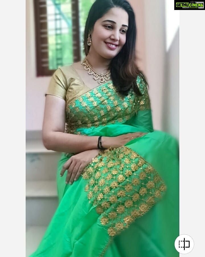Sandra Amy Instagram - Saree @ogeetswardrobe Accessories @jayy_chennai