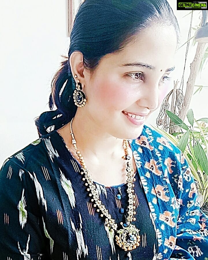 Sandra Amy Instagram - Top and duppata @thanuj_collections One f my fav collection 😍😍😍 Pure cotton... Handmade terracotta set @kayels_creation 😍😍😍