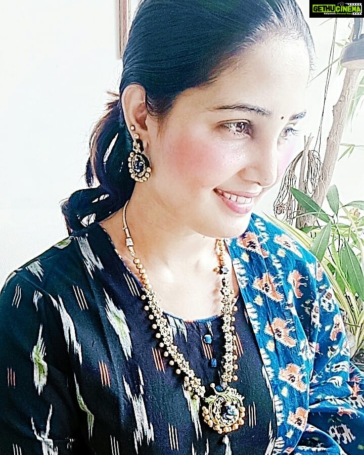 Sandra Amy Instagram - Top and duppata @thanuj_collections One f my fav collection 😍😍😍 Pure cotton... Handmade terracotta set @kayels_creation 😍😍😍