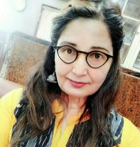 Sandra Amy Instagram - Lets start #faceappchallenge😅😂 Quite shocking my picsfr me 😂😂😂
I challenge @prajinpadmanabhan 
@brittoguru 
@vj_andrewsmaapu 
@kaajal_pasupathi (machi unaku dan strong  challenge😂😂😂)
@vjpappu
@i_anandanrajan (da ne illandu enthu aagosham, pettenu app dwnlod cheyyu)