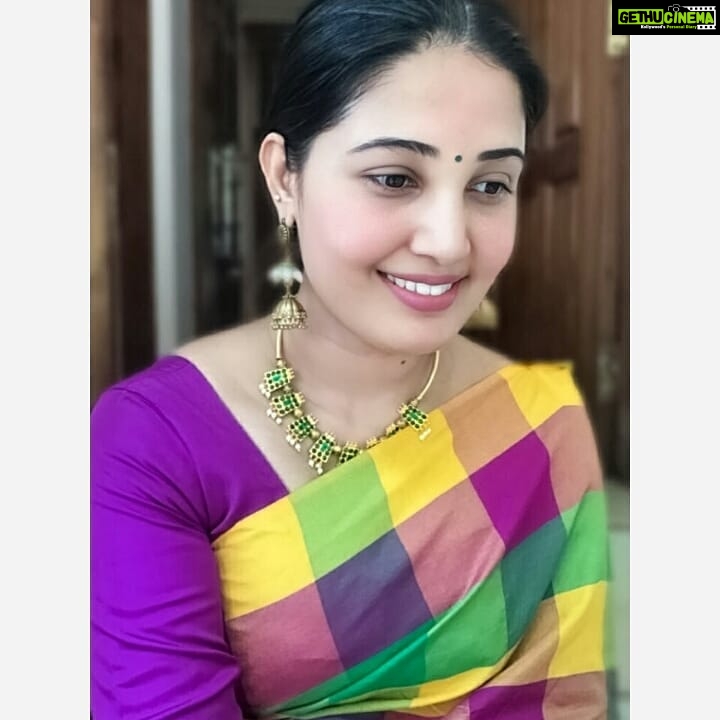 Sandra Amy Instagram - Bangles @deepa_silk_thread_accessories Saree @queen_fashions_qf Necklace @zivara_fashion Earring @abhis_jewel_hunt