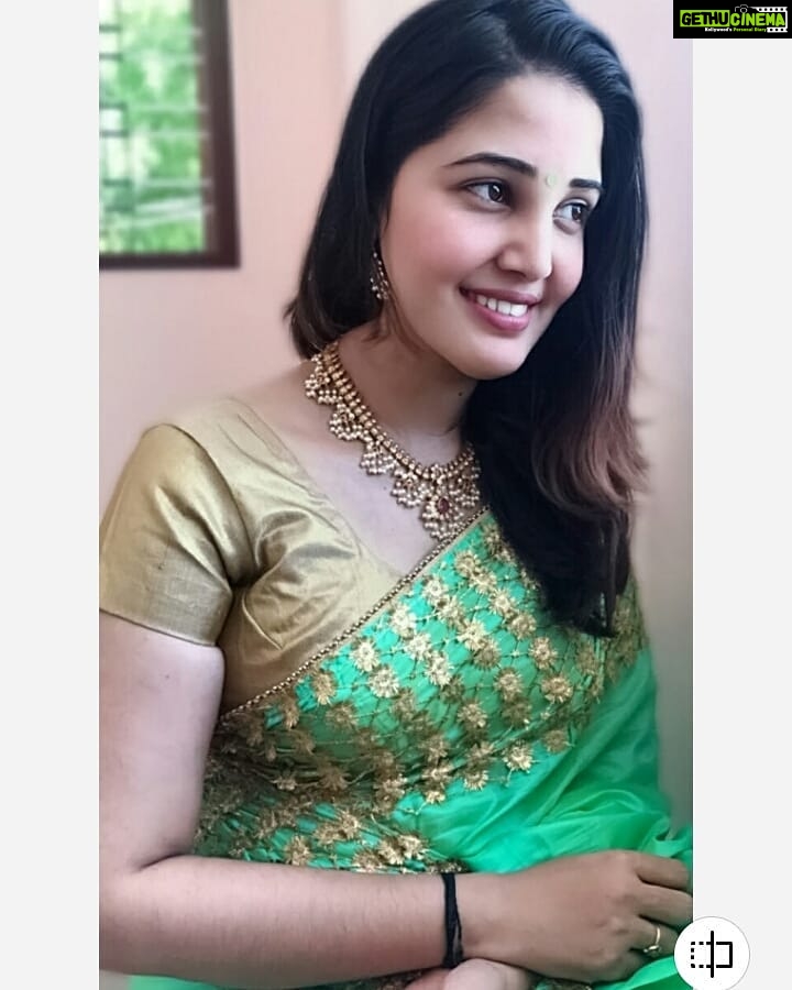 Sandra Amy Instagram - Saree @ogeetswardrobe Accessories @jayy_chennai