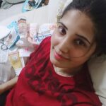 Sandra Amy Instagram - Bein a MOM s nt an easy Job... last yr glam luk to ths yr messy hair, darkcircle face, tired eyes,chapped lips, ...sleepless nights and bsy days mde me really responsible.mk up kit turned to lots f daipers, wet tissues, baby shampoo nd al baby needs😍😍😍😍i salute all the mom's(specially twin moms) who strugle to raise up thr kids.. HAPPY MOTHERS DAY TO ALL LOVELY BEAUTIFUL MOM'S ...thnk u soo mch @prajinpadmanabhan MOTHER BY HEART who supports me(sleepless nyts wt kids) and loves me incredibly fr becmn a grt mom 😍😍😍😍(d post u ppl hv seen n sm pages wch he slps at his location, being a responsible dad,he hlps me out day and nyt to feed ma kids,bath thm, chgn daipers, tkin care f thm shoulder to shoulder, he s hvn no slp nyts, still he mnges his early mrnin shootin schedules to a responsible dad. I m a proud wfe, whn smne mks fun out f it , he remains a strong,lovable reslonsible dad come a great dedicated actor. 😇😇😇😇(rip to all who post and commented n tht video who cnt undrstd nd mk othrs fun for gettin likes and shares n social media😂😂)