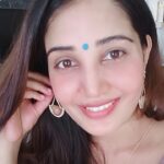 Sandra Amy Instagram – Earrings @ravishingyou 
Silkthread customized bangles @kani_fashion_collections 
Do chk fr mre n thr pages 😍😍