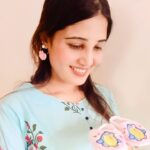 Sandra Amy Instagram - The cutest love evr 😍😍😍😍#momtobe# #abundanceoflove# #blessedgirlintheworld# 😇😇😇😇nd ths cute baby shoes i gt as a surprise frm @puravalan_fashions ..thnk u dear fr ths cutest surprise😍😍😍😍