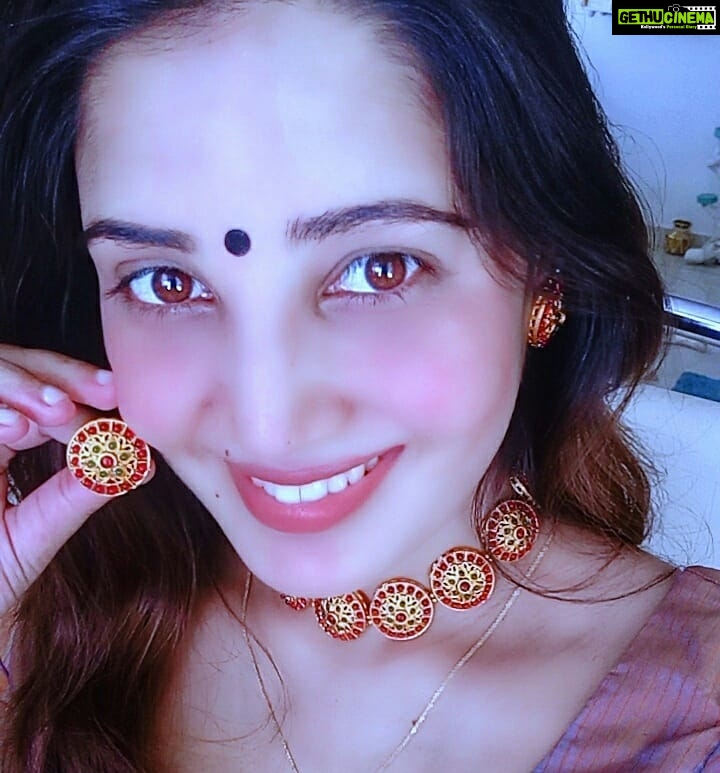 Sandra Amy Instagram - Kempu set @symin_accessories 😍😍😍 u l gt gud collections thr chk out