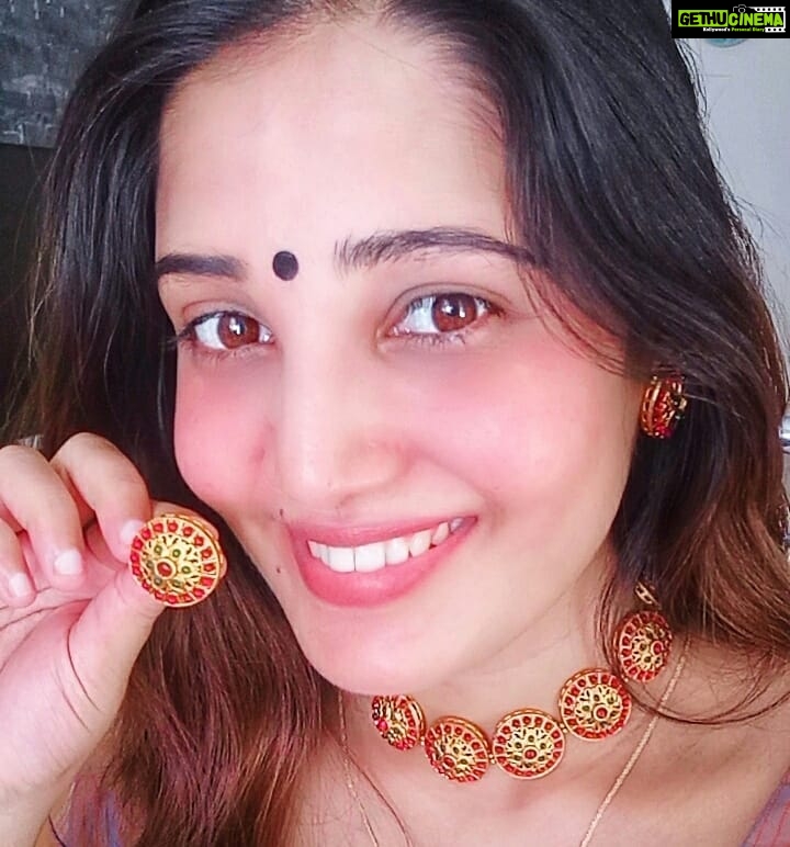 Sandra Amy Instagram - Kempu set @symin_accessories 😍😍😍 u l gt gud collections thr chk out