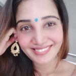 Sandra Amy Instagram - Earrings @ravishingyou Silkthread customized bangles @kani_fashion_collections Do chk fr mre n thr pages 😍😍