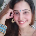 Sandra Amy Instagram - Earrings @ravishingyou Silkthread customized bangles @kani_fashion_collections Do chk fr mre n thr pages 😍😍
