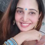 Sandra Amy Instagram - Earrings @ravishingyou Silkthread customized bangles @kani_fashion_collections Do chk fr mre n thr pages 😍😍