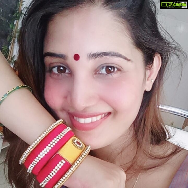 Sandra Amy Instagram - Silk thread bangles from @blossom_juvels