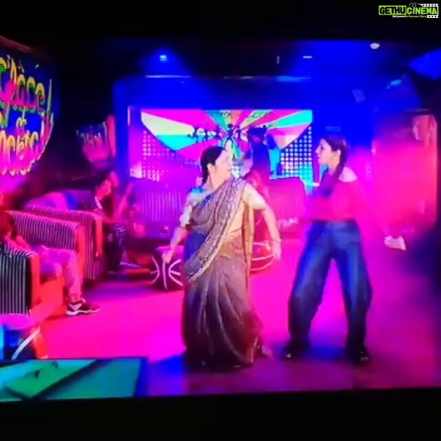 Sandra Amy Instagram - #jimikkikammal# jo mam version from #kaatrinmozhi#do watch nd njoy n you tube