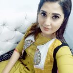 Sandra Amy Instagram - Shoot spot #Kaatrinmozhi# #Rjanjali# # hellofm#😍😍😍😍