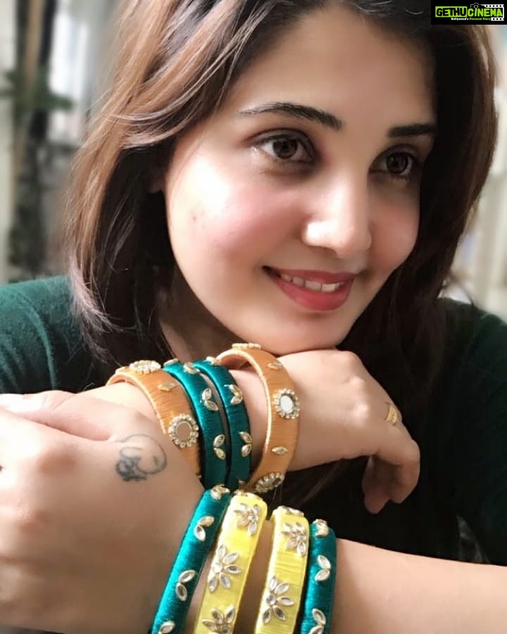 Sandra Amy Instagram - Handmade Silkthread bangles @kyathi_bangalore 😍😍