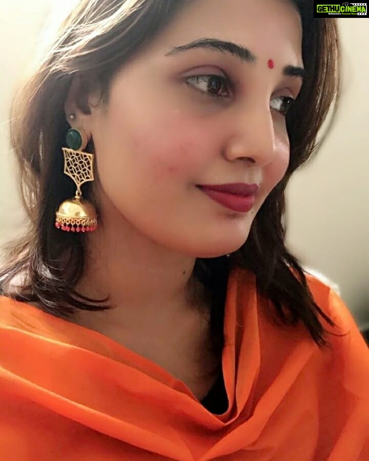 Sandra Amy Instagram - Statement earrings @_missphia awsme collections to grab 😍😍😍😍