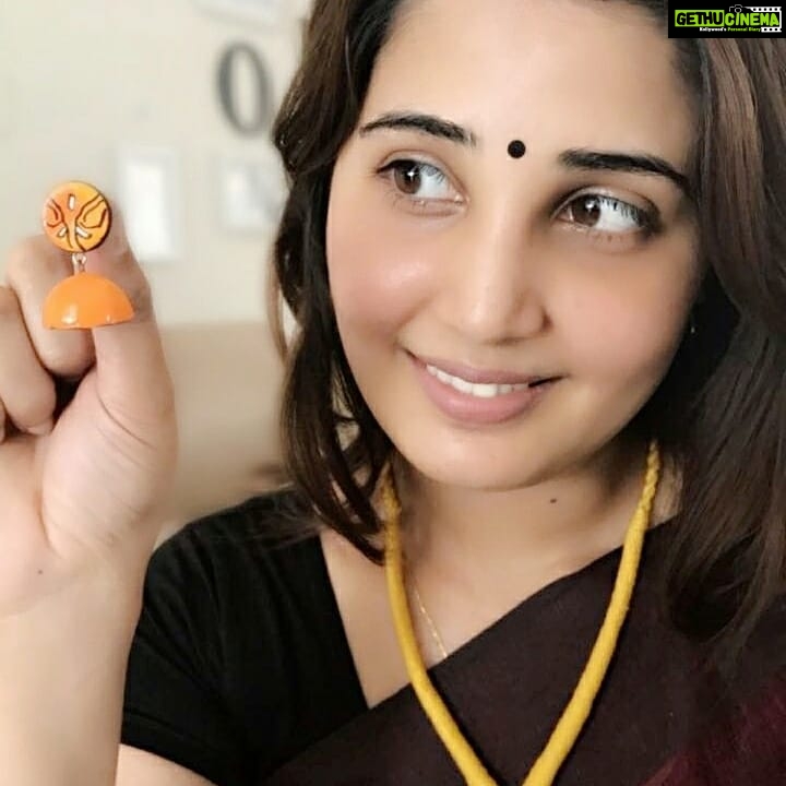 Sandra Amy Instagram - Another handmade neckpeice and earring @arthis.andal 😍😍😍