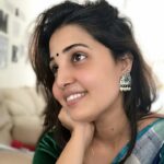 Sandra Amy Instagram - Earring @fanazaccessories beautiful green stone wt pearl stud😍😍😍