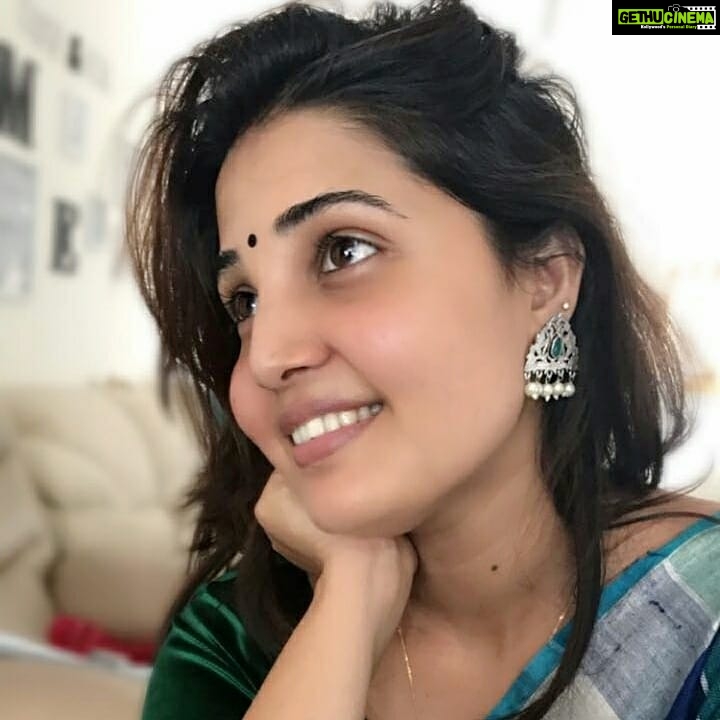 Sandra Amy Instagram - Earring @fanazaccessories beautiful green stone wt pearl studπππ