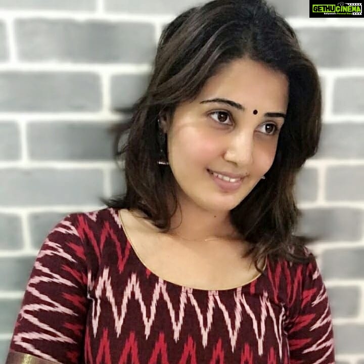 Sandra Amy Instagram - Beautifully customized cotton dress @ruffle_trends i mst say evry gal shd try dresses frm hre, i gv her only a random measurments, i gt a perfect fit dress in a stylish pattern wt this cute matching earrings πππππ..really loved it... Grab urs ππππnd share ur happiness wt @ruffle_trends