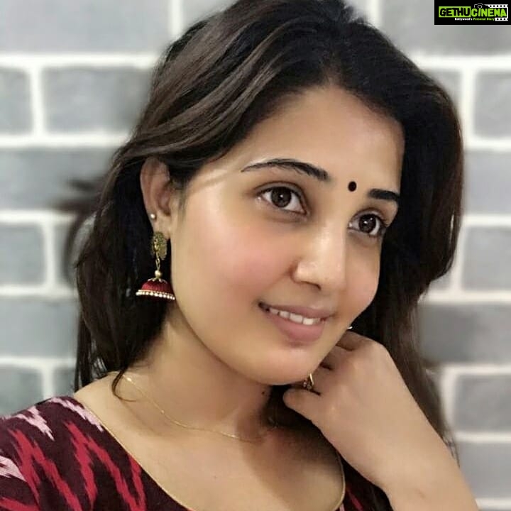 Sandra Amy Instagram - Beautifully customized cotton dress @ruffle_trends i mst say evry gal shd try dresses frm hre, i gv her only a random measurments, i gt a perfect fit dress in a stylish pattern wt this cute matching earrings πππππ..really loved it... Grab urs ππππnd share ur happiness wt @ruffle_trends