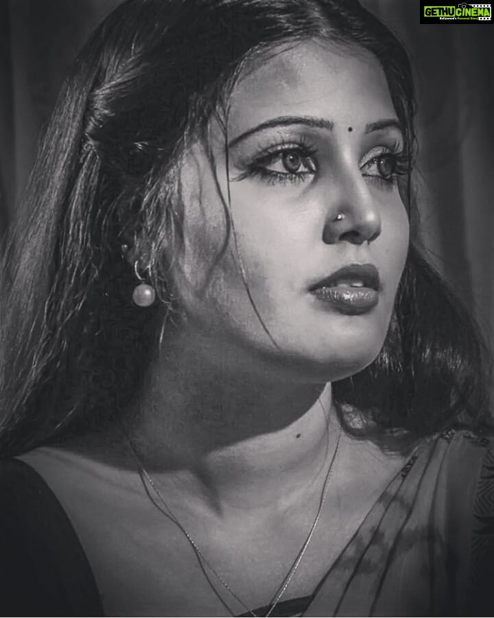 Sandra Amy Instagram - #sivappuenakupidikkum# was the best movie i hav done ever in ma career. Bt it failed to earn appreciations cos of inproper release by a big banner jsk productions.but still gt lots of appreciations where ever i go in cinema circle.and last year i grabbed a space in #thehindutamil# paper review abt attetion seeked heroines of tamil movies 2017π..i hope sm day ths movie vl gt proper recognation ππ