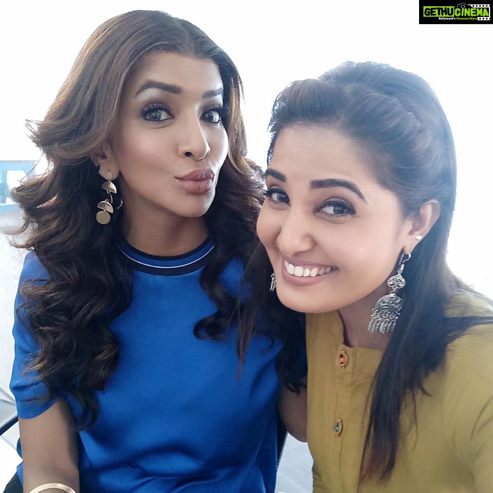 Sandra Amy Instagram - #Kaatrinmozhi# my shoot dairies ππππwith @lakshmimanchu mamπππaftr #kadal# movie she gonna rock in #Katrinmozhi#