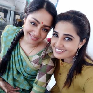 Sandra Amy Instagram - Wen Rj anjali meets rj Vijayalakshmi 😍😍😍😍#Katrinmozhi# one fne pic wt jo mam,i bcme a huge fan f her aftr wrkin wt her, sch a wonderful actress and a grt humanbein i mst say..a heroine wt all d simplicity nd dedication,i hv learned a lot from her..my bst days n #kaatrinmozhi# 😇#blessedgirl#