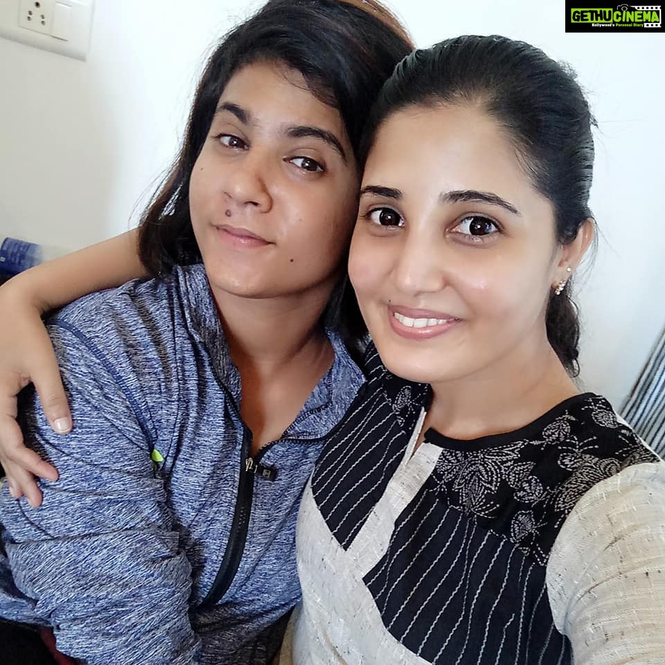 Sandra Amy Instagram - Many more happy returns of the day baby doll😍😍😍😍@pavithra_kia ..sweet heart hav a blessed yr , lov u loads, hv fun. Hv a blast.. Long liv chweety 😘😘😘😘😘😘😘😘😘😘 #kisseshugs#