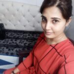 Sandra Amy Instagram – Shoot mode😍😍😍😍#selflove# #joblove# #passion#😍😍😍