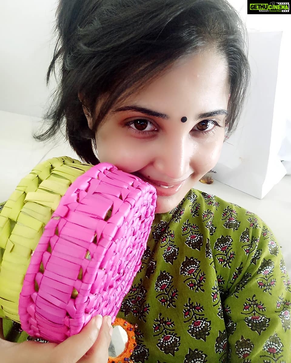Sandra Amy Instagram - Traditional leaf box... Its a spl gft frm @rustickandangi ...