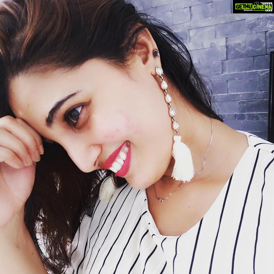Sandra Amy Instagram - Earrings @the_shophoppers 😍😍😍😍