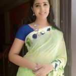 Sandra Amy Instagram – Sattin patti chiffon saree with mugappu chain and bangles @insta_shapri costume and jwellery courtesy for @thalayanaipookal… Happy me 😍😍😍