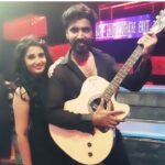 Sandra Amy Instagram - Fr d frst tym we danced together..👫 A big thanks to @vijaytelevision ,@manassathish28 our master who choreographed so romantically 😻 and d team #enkittemothathae# 💃💃💃@prajinpadmanabhan