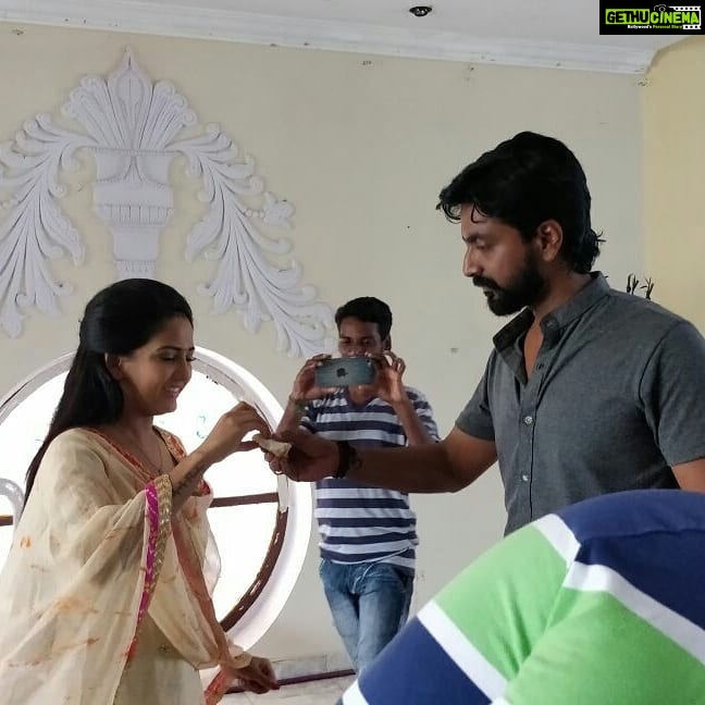 Sandra Amy Instagram - Sharing happiness for both vijay award and TOI award ππππthe team showred us blesses and lots f love #chinnathambi team.. The best crew everπππand sm sweet fr ma darlin husband he desrved ths titleπππ@prajinpadmanabhan