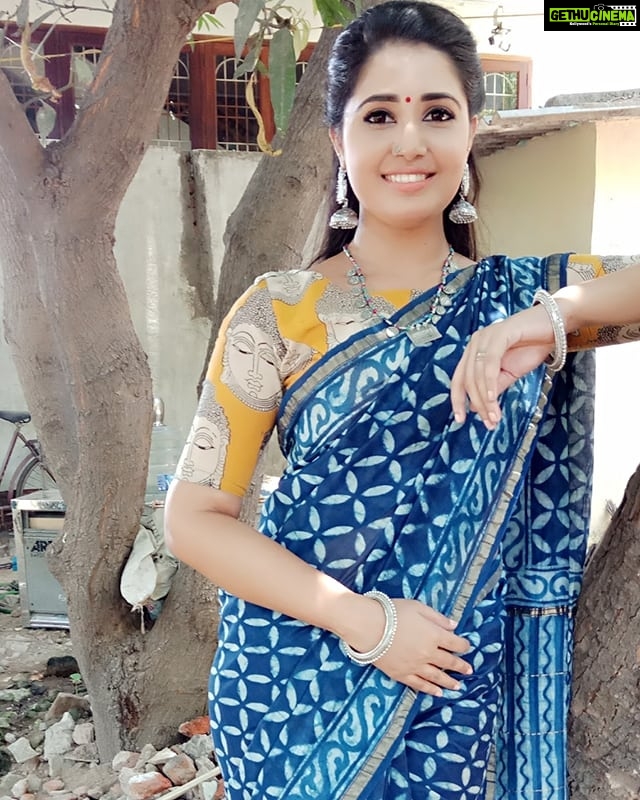 Sandra Amy Instagram - Saree @dakshee_studio ma fav one. Indigo dabu print sareeπππ.. Thnk u dear Earring @chennai.allcollections ππ Neckpeice @taniga.adornyourself ππ