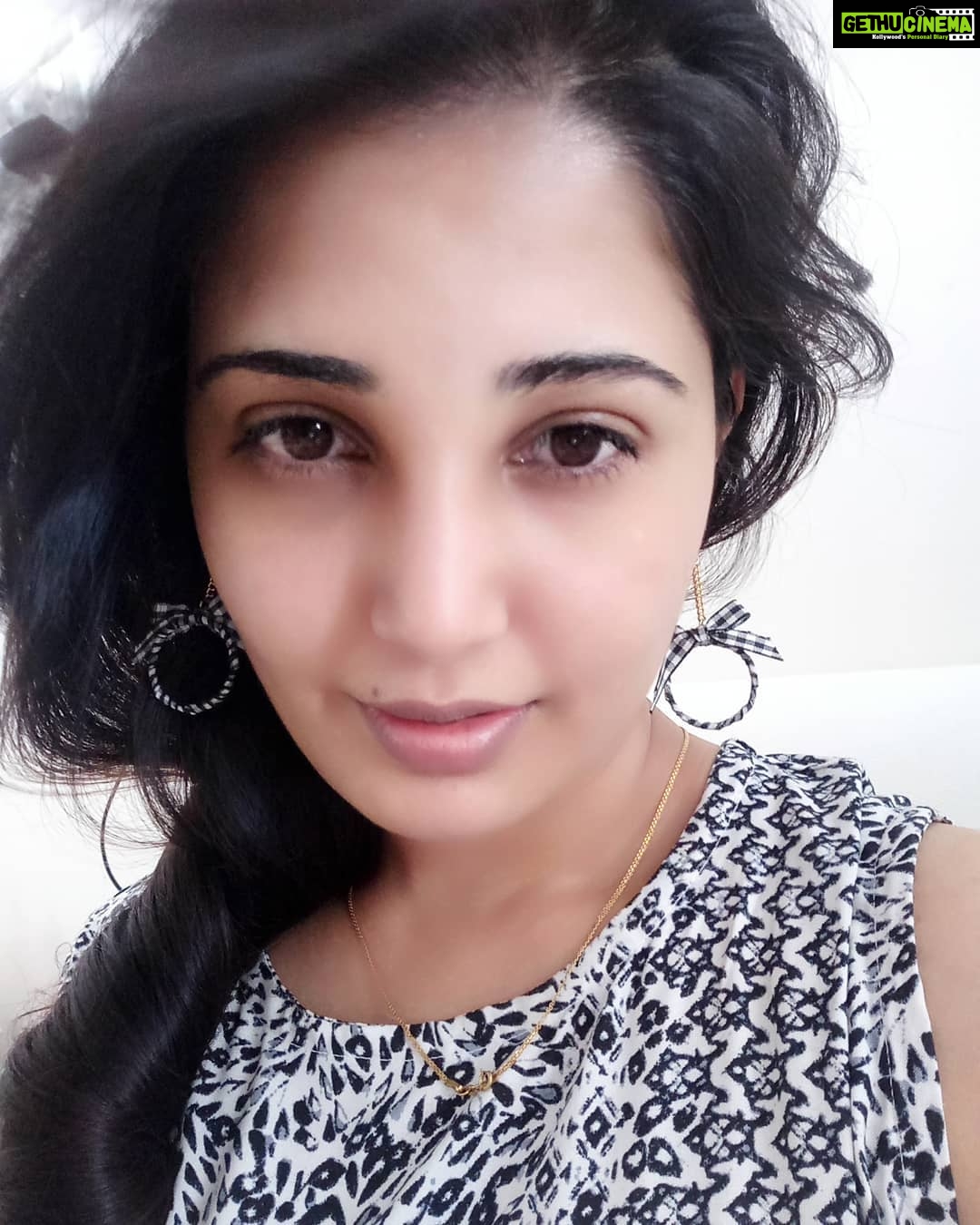 Sandra Amy Instagram - Pretty earrings @house_of_silkcottaa 😍😍😍