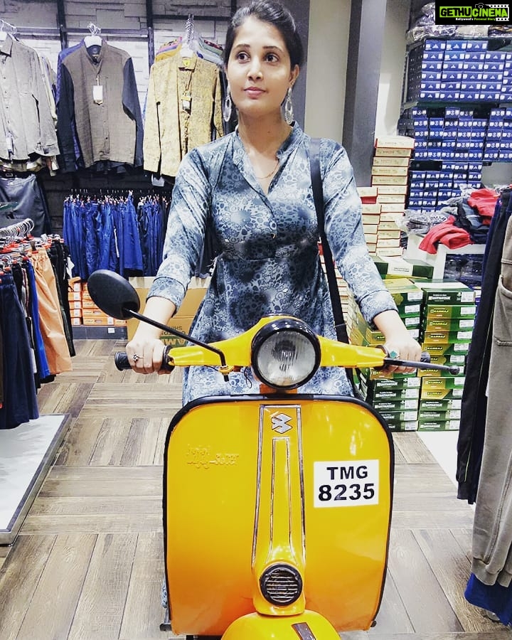 Sandra Amy Instagram - Nan kovama kelambiray 😛😜😂😂
