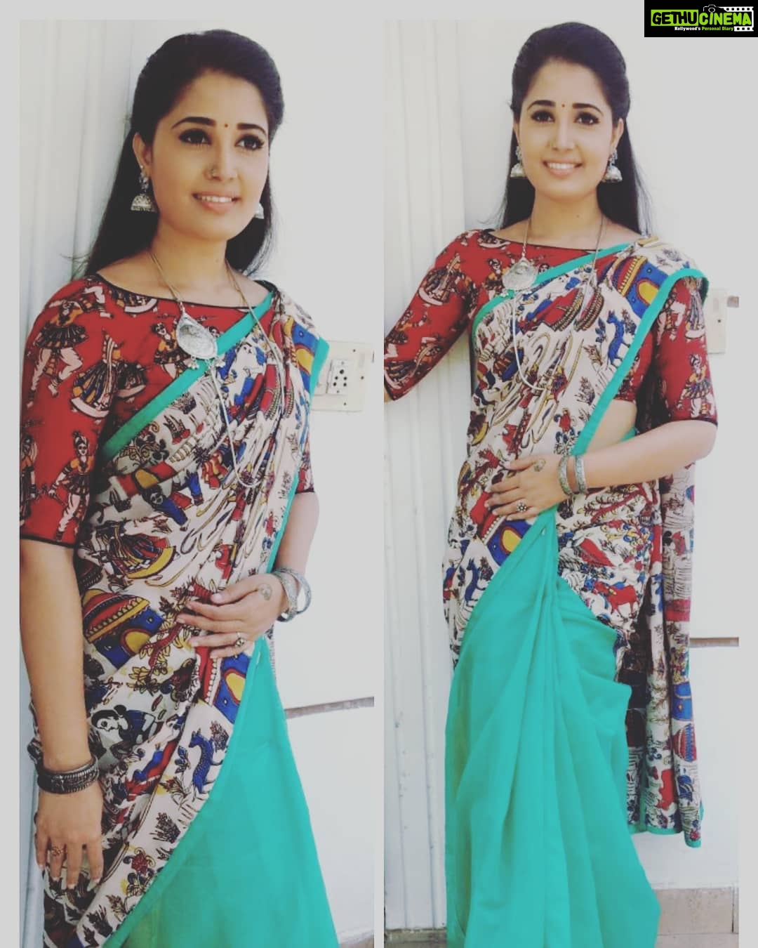 Sandra Amy Instagram - Shoot tym Kalamkari half and half saree @s_h_a_p_r_i Silver Mugappu chain @s_h_a_p_r_i Earring @glitterarty2018 😍😍😍😍😍😍