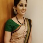 Sandra Amy Instagram - Amma's old saree wt treandin fuaion kempu jewellery gvs me d stunning look😍😍😍 Jewellery by @avatharana