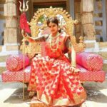 Sandra Amy Instagram - We must admire she one f the finest artists n tamil industry.. I always admire hr fr her efforts... Kudoos @rachitha_dinesh fr ths beautiful transformation...u rocks..ps: (i dono hr persnly no promotional activity s ths,pls dn mk sch comnts hre,nd lso i m appreciating rachita fr hr efforts nthn to do wt s scenes r thr serial)