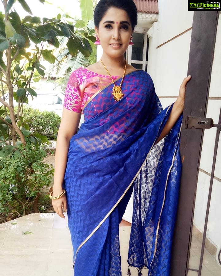 Sandra Amy Instagram - A simple saree Earring @vj_creations_kavi (handmade silk thread)😍😍 Neckpeice @amiraselegance 😍😍