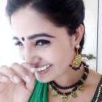 Sandra Amy Instagram - 😊😀😄😅😆s😍😍😍😍😍😍mile😍😍😍😍 Jewellery @avatharana Ths gal customized it fr me...spl hndmde kemp jewellery 😍😍😍