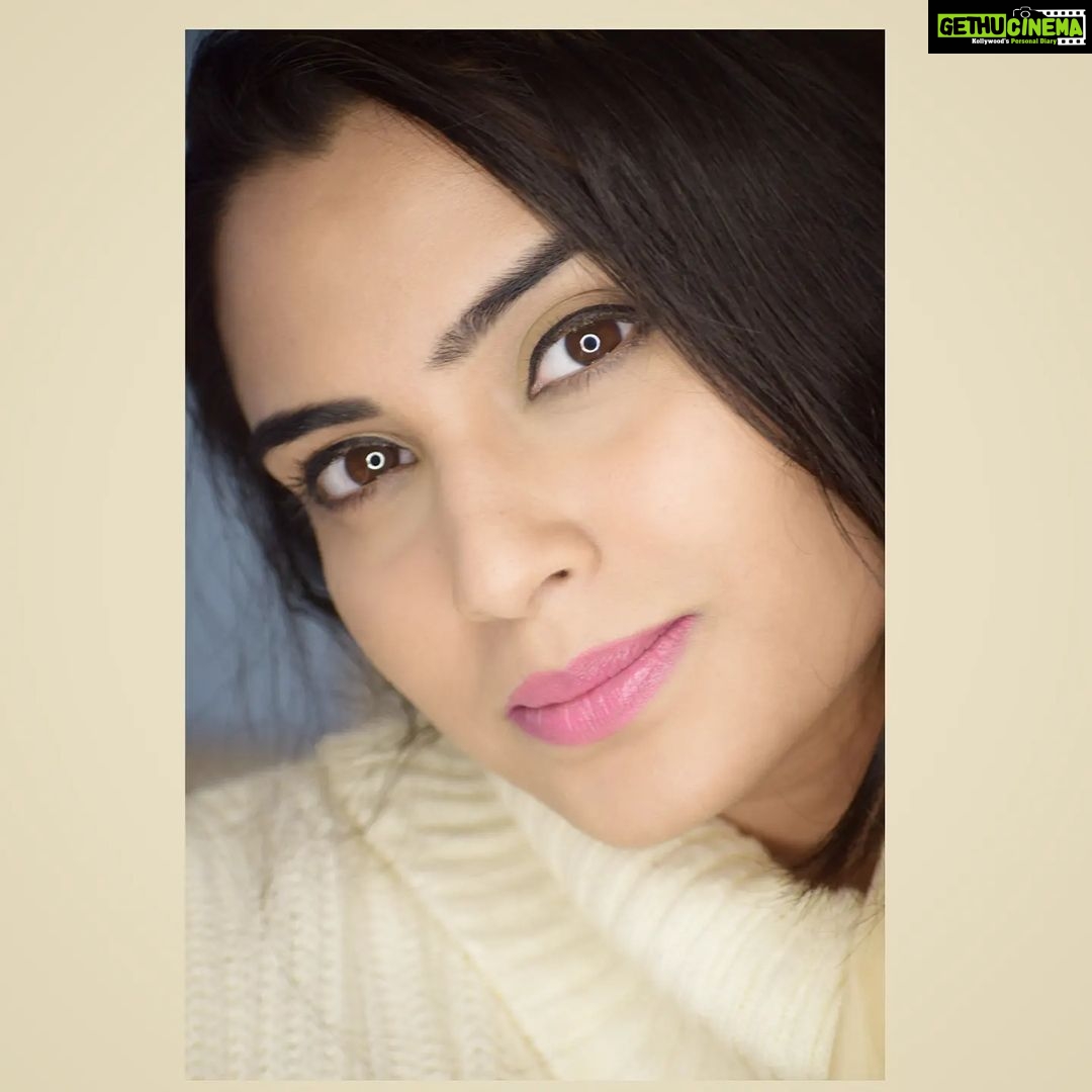 Sangeetha Bhat Instagram - One Day or Day one..... You decide. #sangeethabhatsudarshan #sangeethabhat #actressforever #actress #selflove #positivethoughts #gratitude #lifelessons #lifeasweknowit #bengaluru #karnataka Bangalore, India