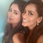 Sanjana Singh Instagram - It is wrap for a Golmaal shoot . start to end complete shoot in Mauritius , such an amazing positive team to work with each and everyones energies was very positive and high . I’m so glad to work with each and every person . special thanks to all the Assistant & technician, and the entire team of Golmaal 🔜 Can’t wait to see you all again @actorjiiva @actorshivaofficial @rajputpaayal @shwetakonnurmenon @suma.rana23 @hope.tanya @onlynikil @madhussneha @ponkumarandirector @ijaguarstudios