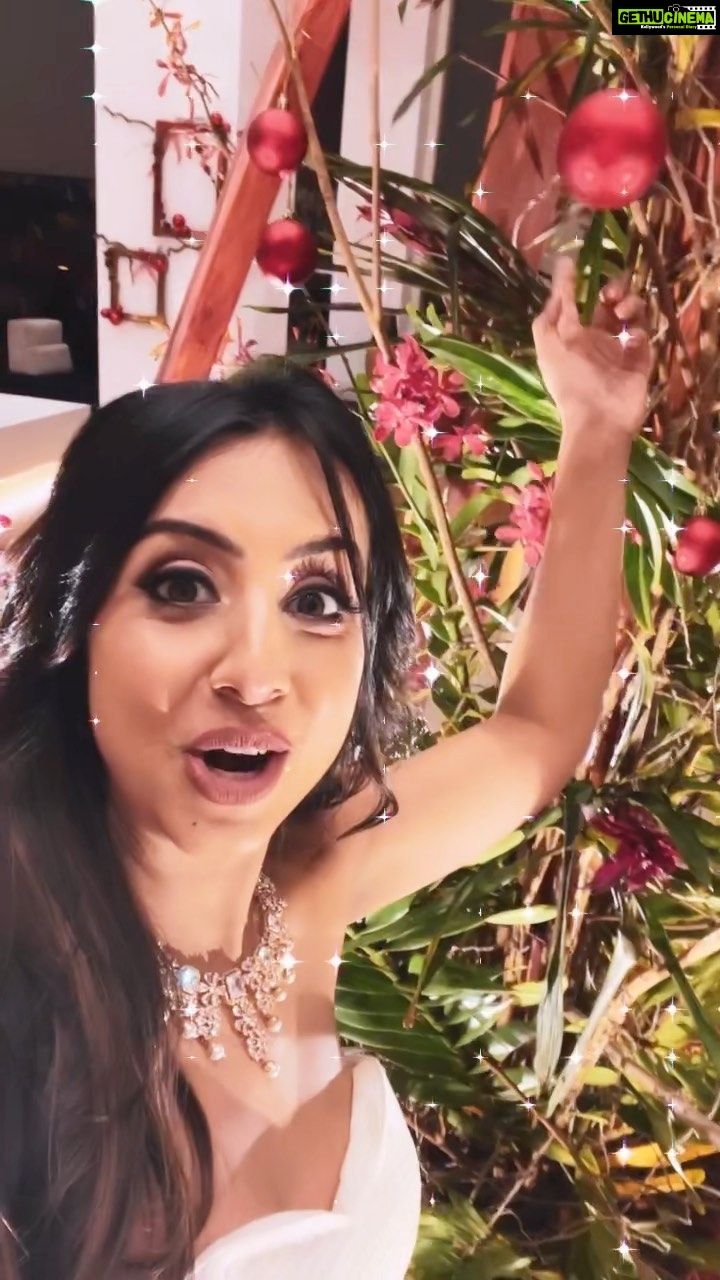 Sanjjanaa Instagram - Happy Christmas in advance , happy New Years in advance , what’s your plan this new year lovely people ❤️❤️ Hair & make up @apeksha.naik @vijayapur_jawari_comedy 👗 @fashiondesigner_mg Mohan ❤️ 💄 @apeksha.naik Shoot by @prettify_makeover Jewels by @rubansaccessories 📸 @momina.momo . . . #jinglebells #christmasdecor #christmastree #happychristmas #SanjjanaaGalrani Trivandrum, India