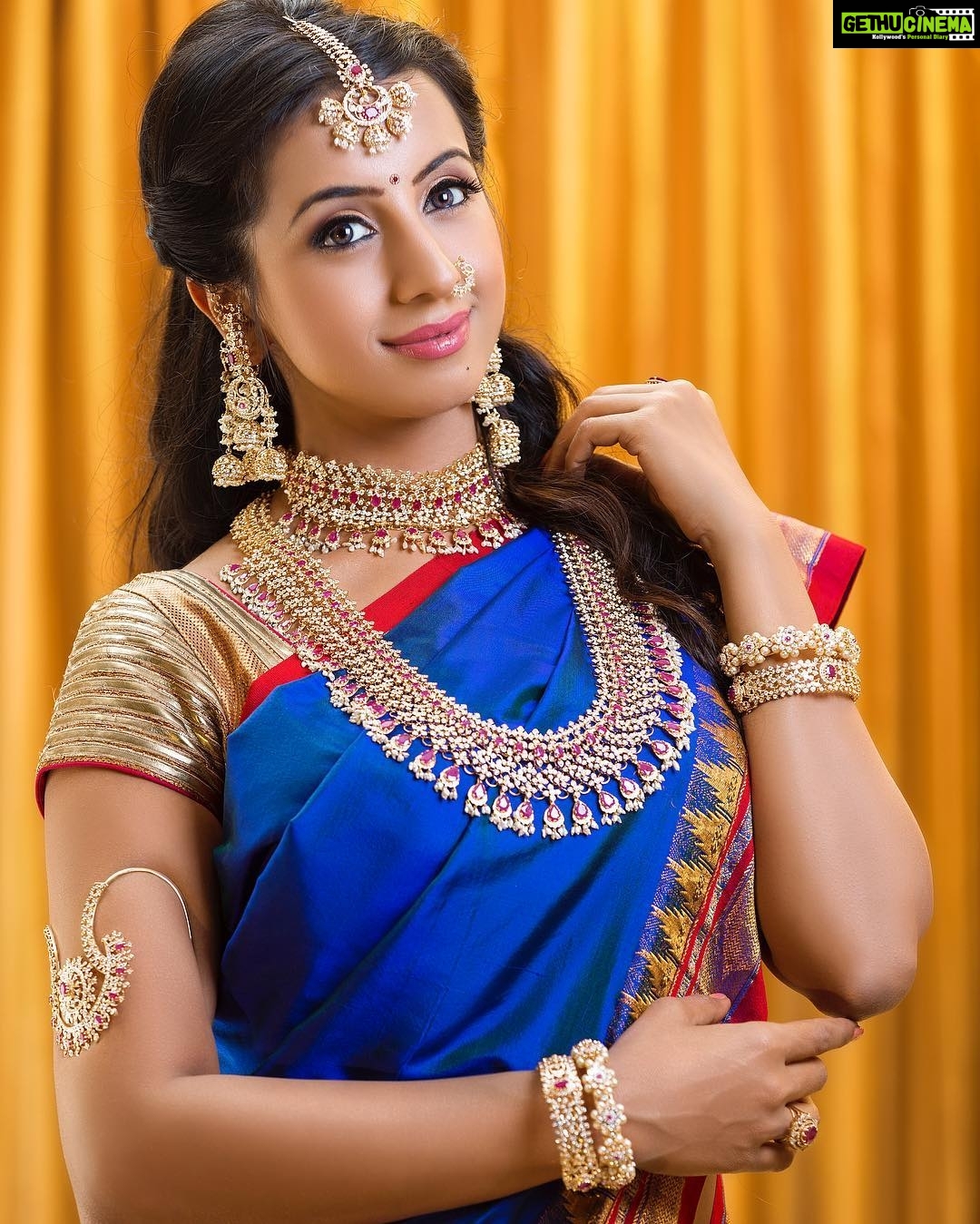 Sanjjanaa Instagram - Thank you for making me look so gorgeous always @srikrishnadiamondsandjewellery β€οΈ & @adwaithshine ππ caption this picture with one word my lovely followers πππ Bangalore, India