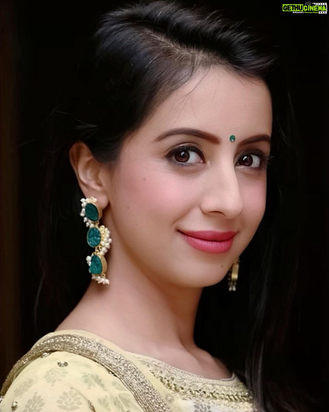 Sanjjanaa Instagram - Attending the launch of #IRuDHuRuvam the 1st tamil web series to be launched on @sonylivindia application hea at #TajCoramandel in #Chennai . Can’t wait for my webseries #Aivar which is in post production stage right now to be aired on the same Ott platform this November . #influencercon2019 ,#influencerconference2019 #influencerconference #influencerconsulting